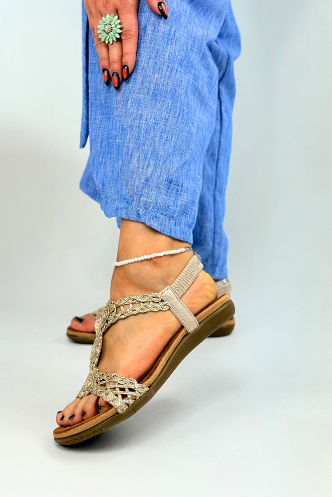 Piękne koronkowe złote sandały płaskie na gumce Artiker