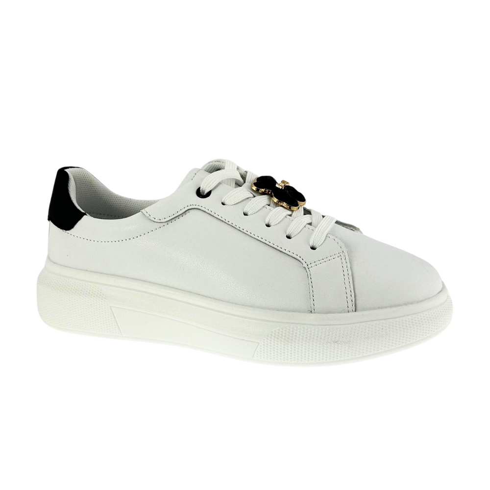 Sneakersy skórzane białe z czarnym misiem na sznurówkach Vinceza 