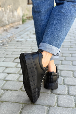 Жіночі чорні кросівки на шнурівці на товстій підошві Big Star