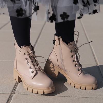 Botki beżowe sznurowane M. Daszyński