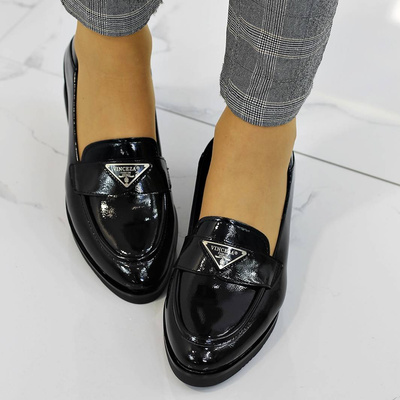 Lakierowane półbuty damskie na koturnie Vinceza