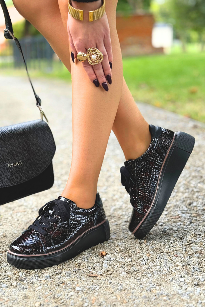 Шкіряні сліпони на танкетці на блискавці, чорні