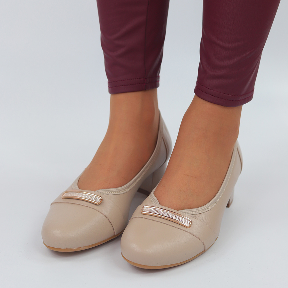 Бежеві шкіряні туфлі на високих підборах Galant