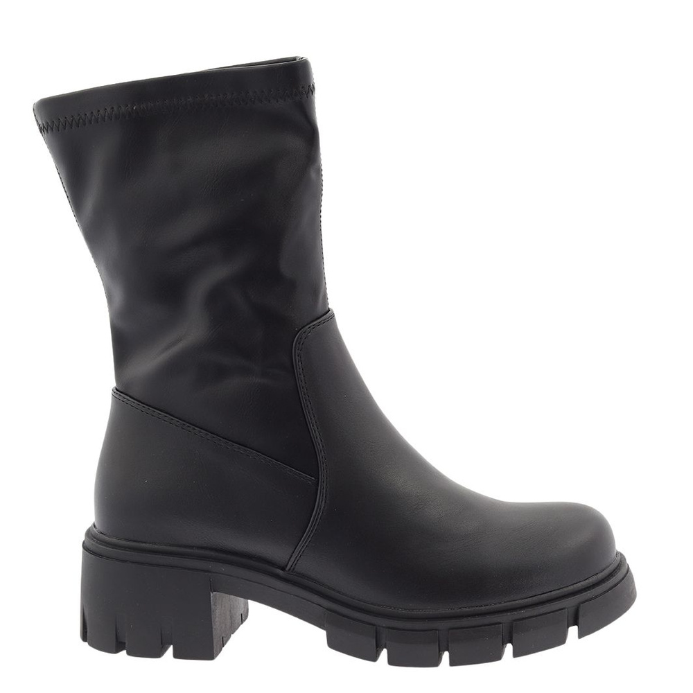 Czarne wysokie botki na klocku z platformą