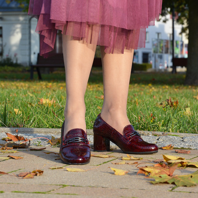 Czółenka Arka 6101 skórzane na słupku bordowe