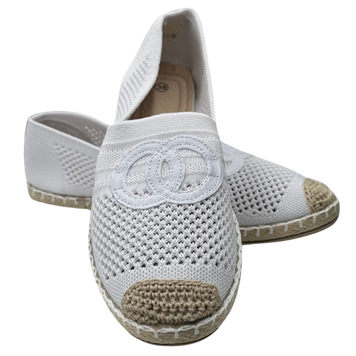 Білі еспадрільї з делікатною строчкою