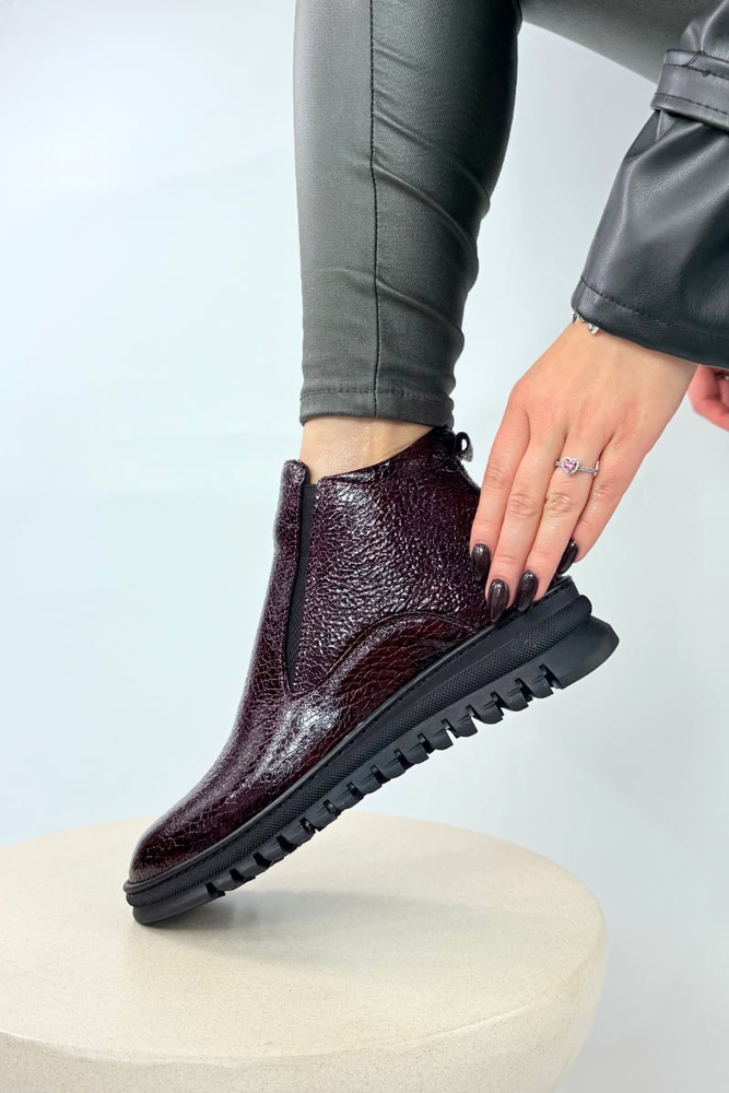 Botki damskie skórzane na koturnie z zamkiem bordowe