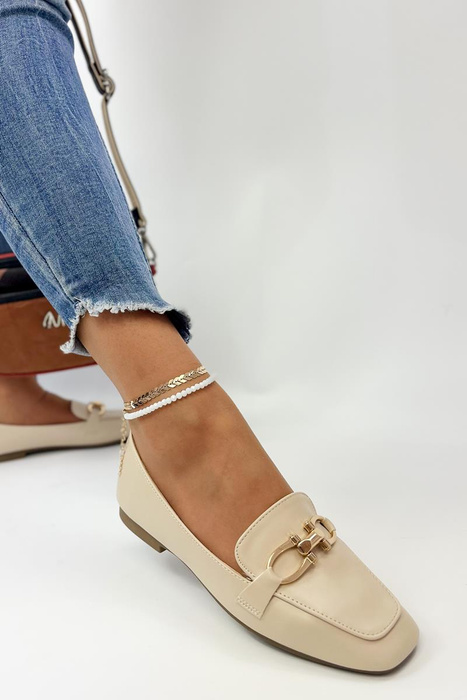 Бежеві мокасини з оздобленням з екошкіри
