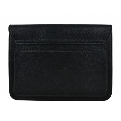 Маленька чорна сумка-месенджер із клапаном у формі великої зірки