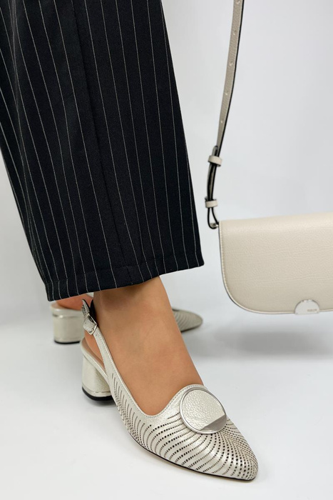 Бежеві шкіряні туфлі Boccato без каблука