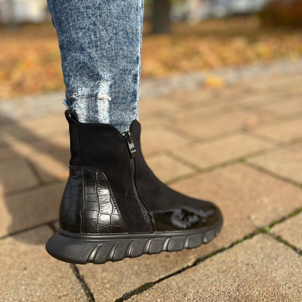 Czarne botki damskie lakierowane z zamszem na zamek