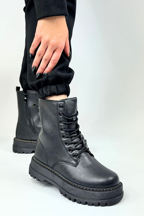 Жіночі зимові утеплені чоботи на шнурівці бежевого кольору