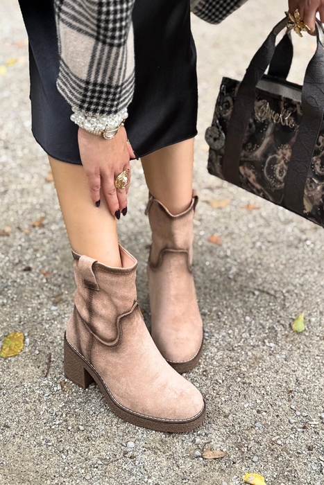 Beżowe botki na klocku z eko zamszu ocieplane