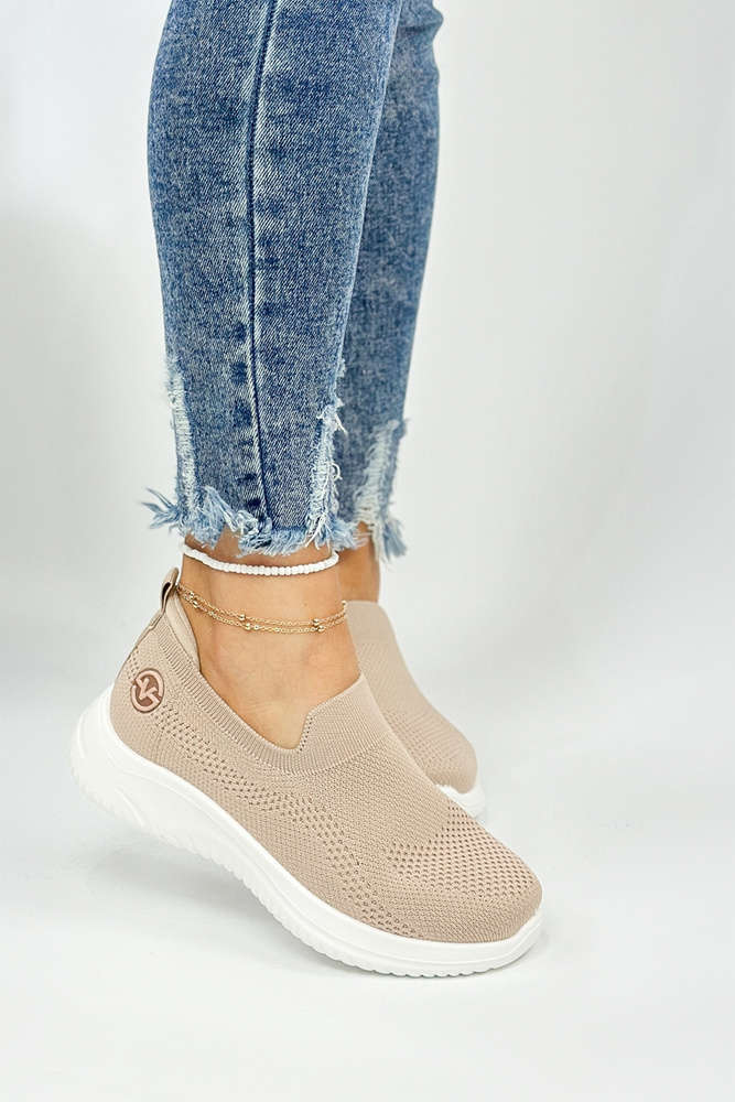 Beżowe tenisówki sportowe płaskie wsuwane 