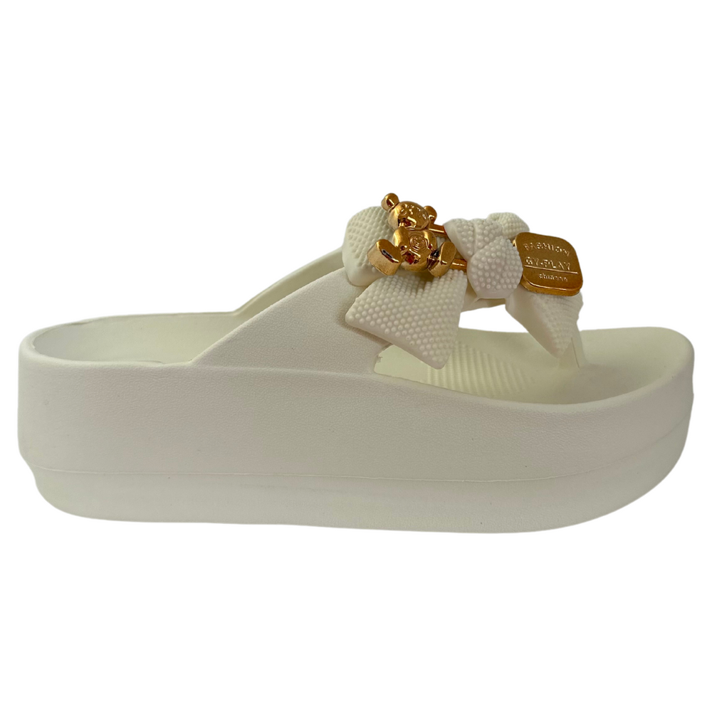 Білі шльопанці з золотими аплікаціями 