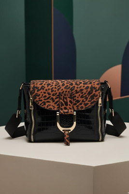 Damska listonoszka lakierowana w panterkę czarna 