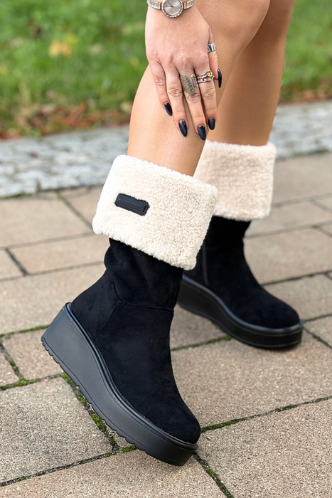 Бежеві ажурні весняні чобітки