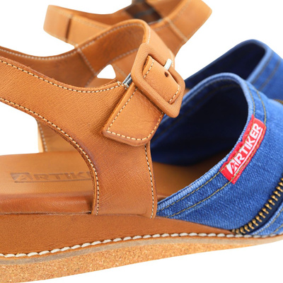 Jeansowe sandały na koturnie Artiker