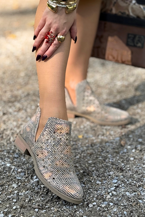 Золоті ажурні ботильйони з вирізами