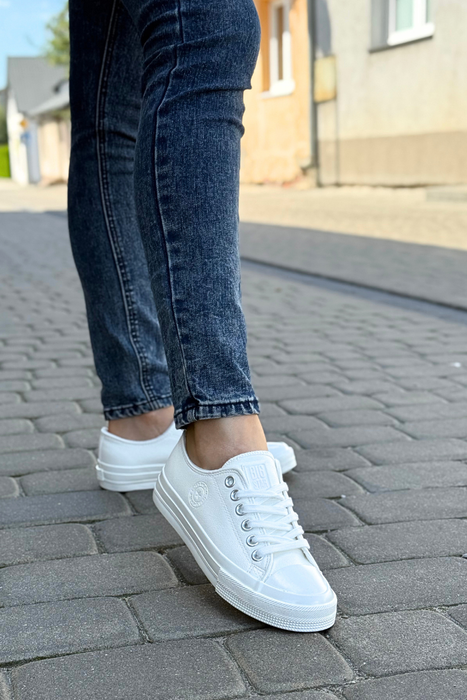 Білі жіночі кросівки Big Star на шнурівці на платформі