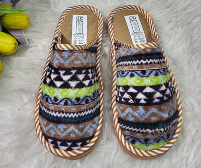 Домашні тапочки жіночі коричневі