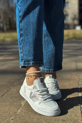 Białe damskie półbuty sportowe sznurowane