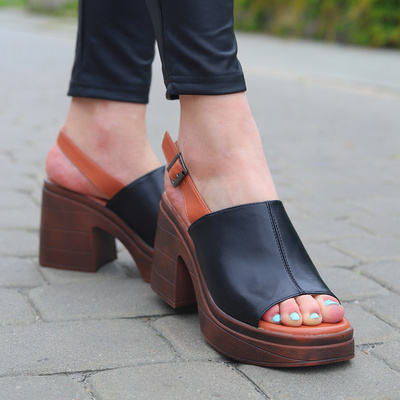 Sandały czarne na drewnianym klocku z platformą Vinceza