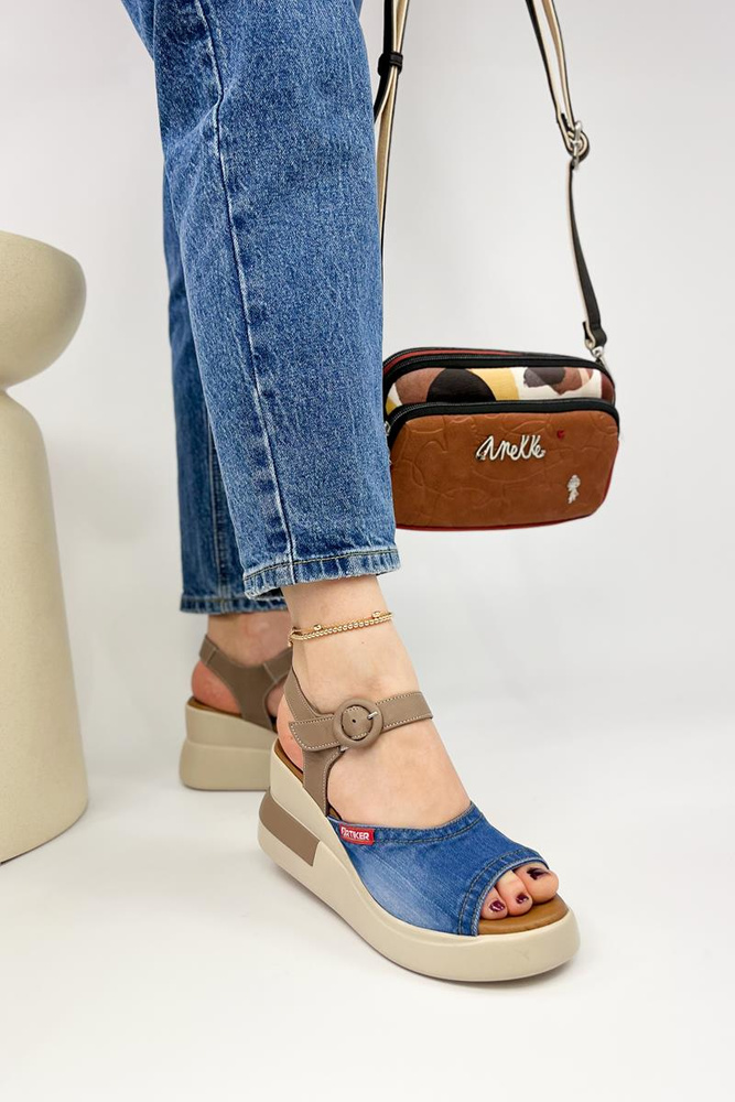 Damskie sandały jeansowe na koturnie Polskie