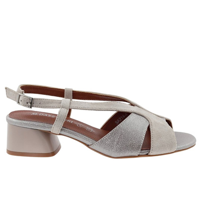 Beżowe sandały na obcasie M. Daszyński