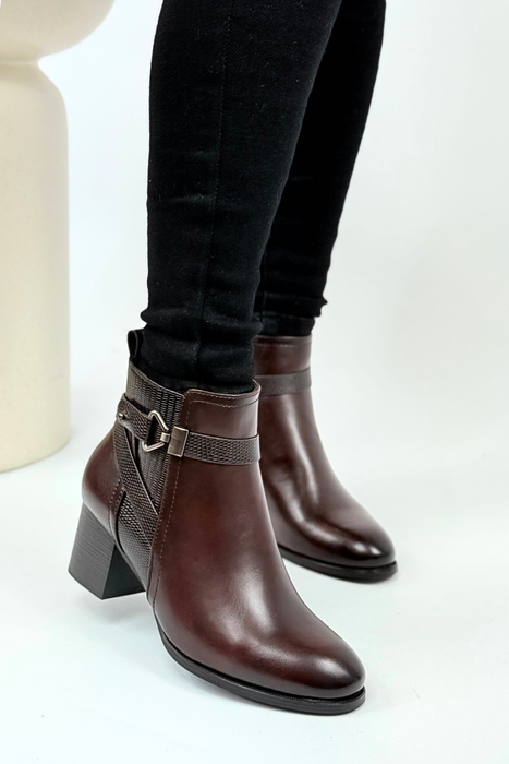 Черевики замшеві коричневого кольору, утеплені