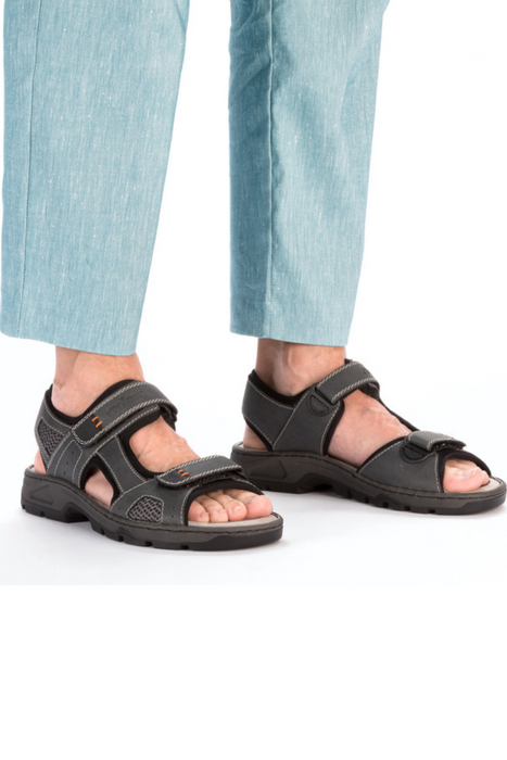 Beżowe sandały mocno zabudowane z ozdobnym kwiatkiem Rieker