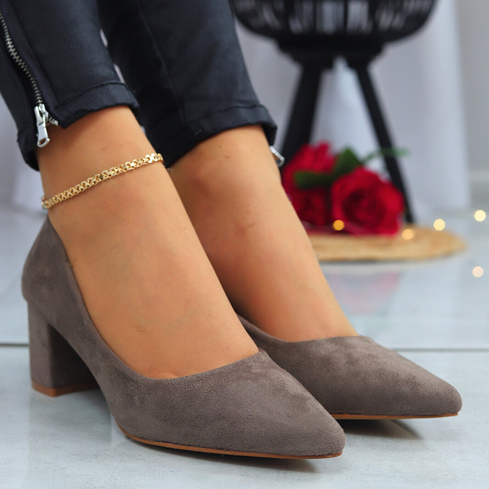 Czółenka zamszowe na klocku taupe Sabatina