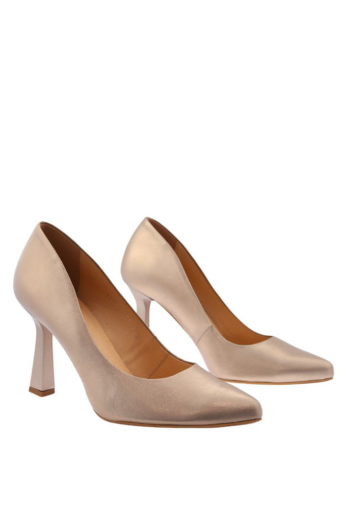 Жіночі чорні шкіряні човники з декором