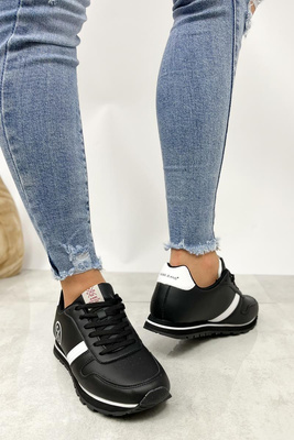 Чорні жіночі кросівки на шнурівці з екошкіри