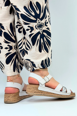 Бежеві поролонові шльопанці з аплікаціями