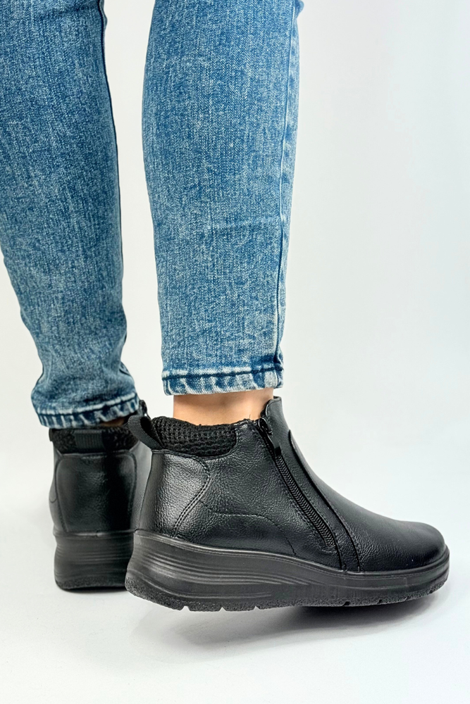 Botki krótkie czarne na niskim koturnie ocieplane na zamek