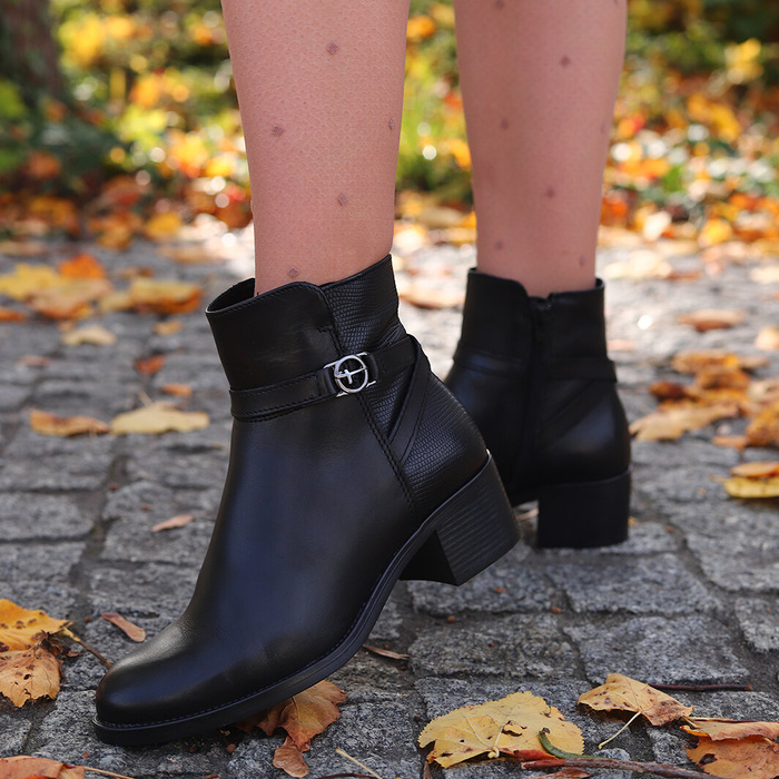 Чорні шкіряні чоботи Tamaris на високих підборах