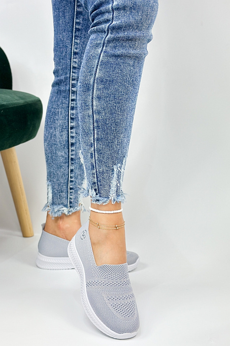 Сірі легкі, повітряні жіночі кросівки