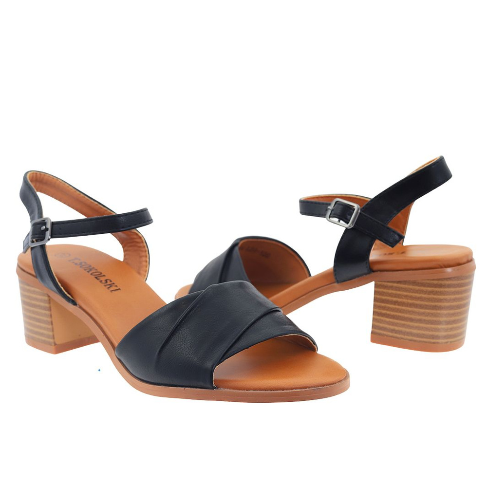 Czarne sandały na obcasie T. Sokolski