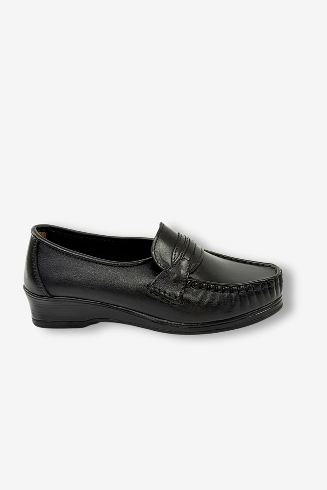 Czarne skórzane mokasyny na koturnie wsuwane