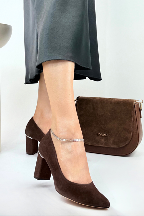 Czółenka skórzane welurowe na słupku czekoladowe