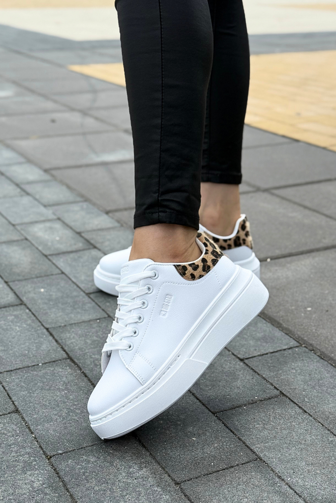 Białe sneakersy z motywem panterki na grubej platformie z ekoskóry Big Star
