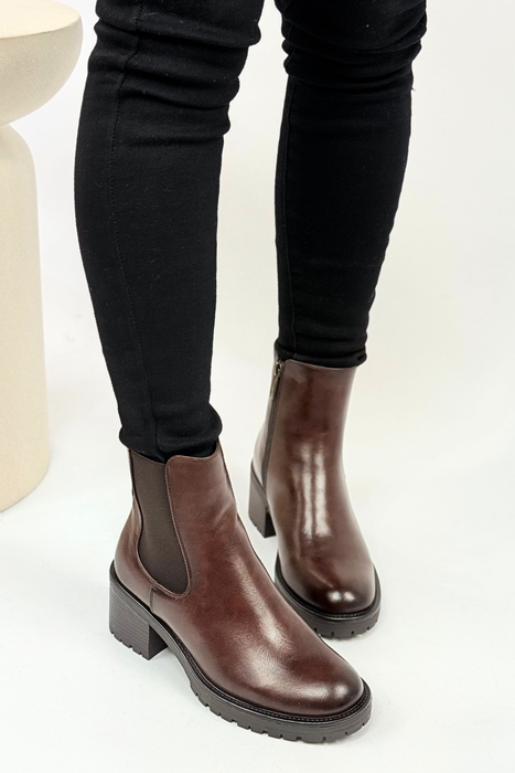 Черевики замшеві коричневого кольору, утеплені