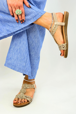 Piękne koronkowe złote sandały płaskie na gumce Artiker