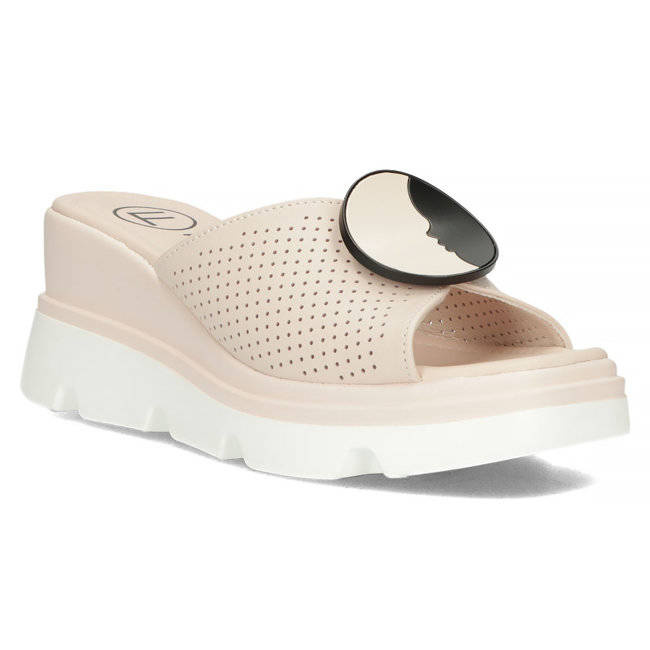 Рожеві шкіряні шльопанці