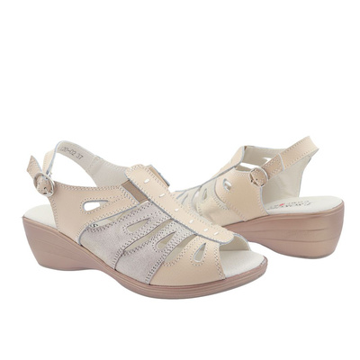 Жіночі бежеві шкіряні босоніжки на танкетці від T. Sokolski