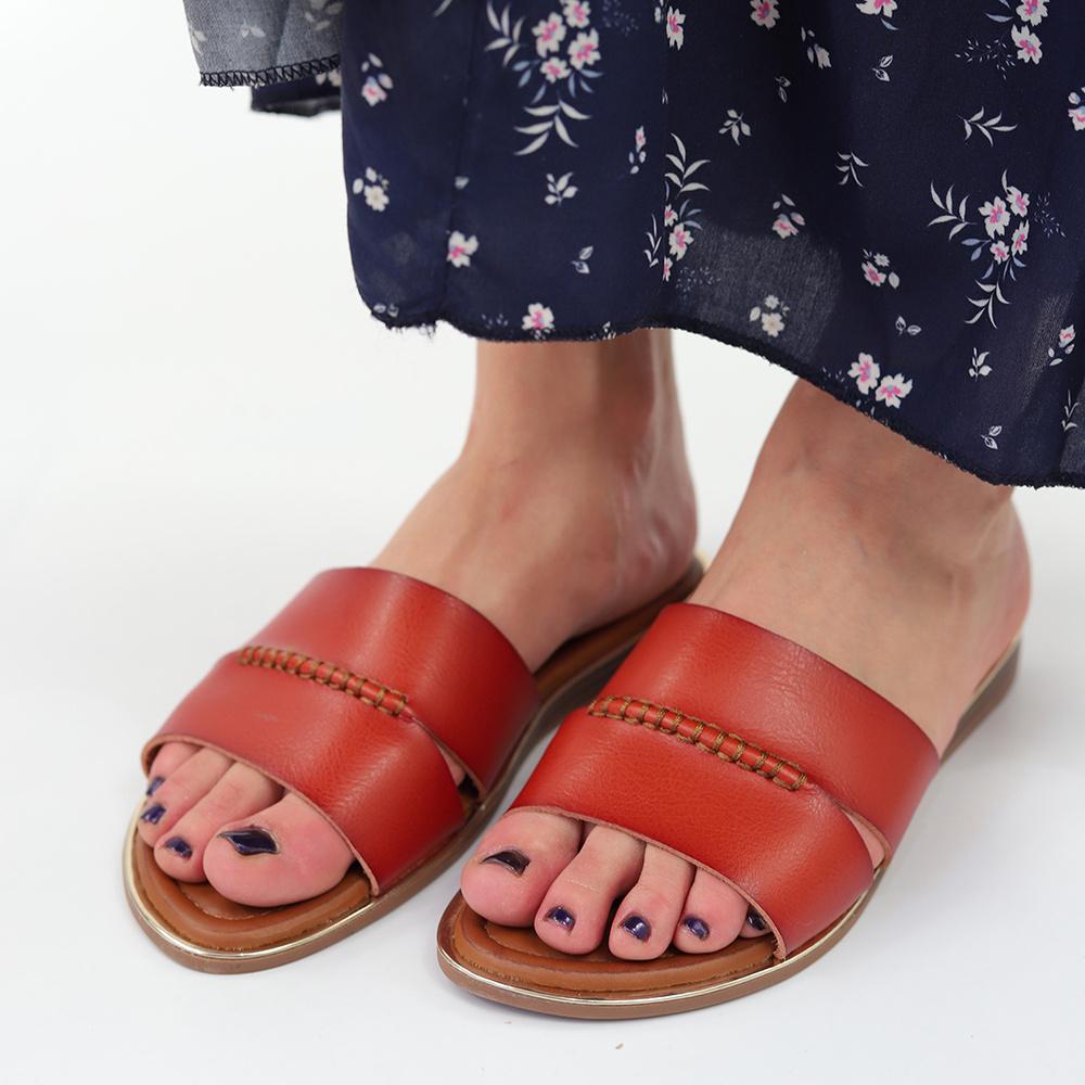 Klapki damskie płaskie w kolorze camel Potocki