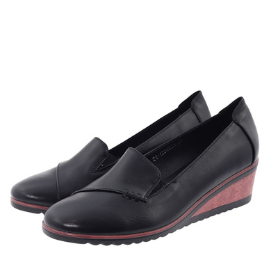 Чорні жіночі туфлі на танкетці Potocki 