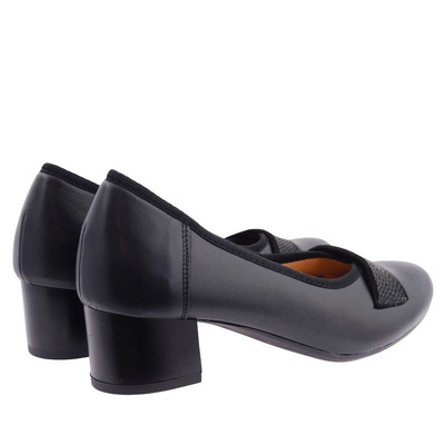 Човники жіночі шкіряні з декоративним ремінцем на колодці