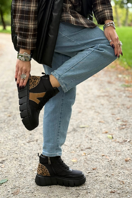 Білі жіночі шкіряні ажурні туфлі